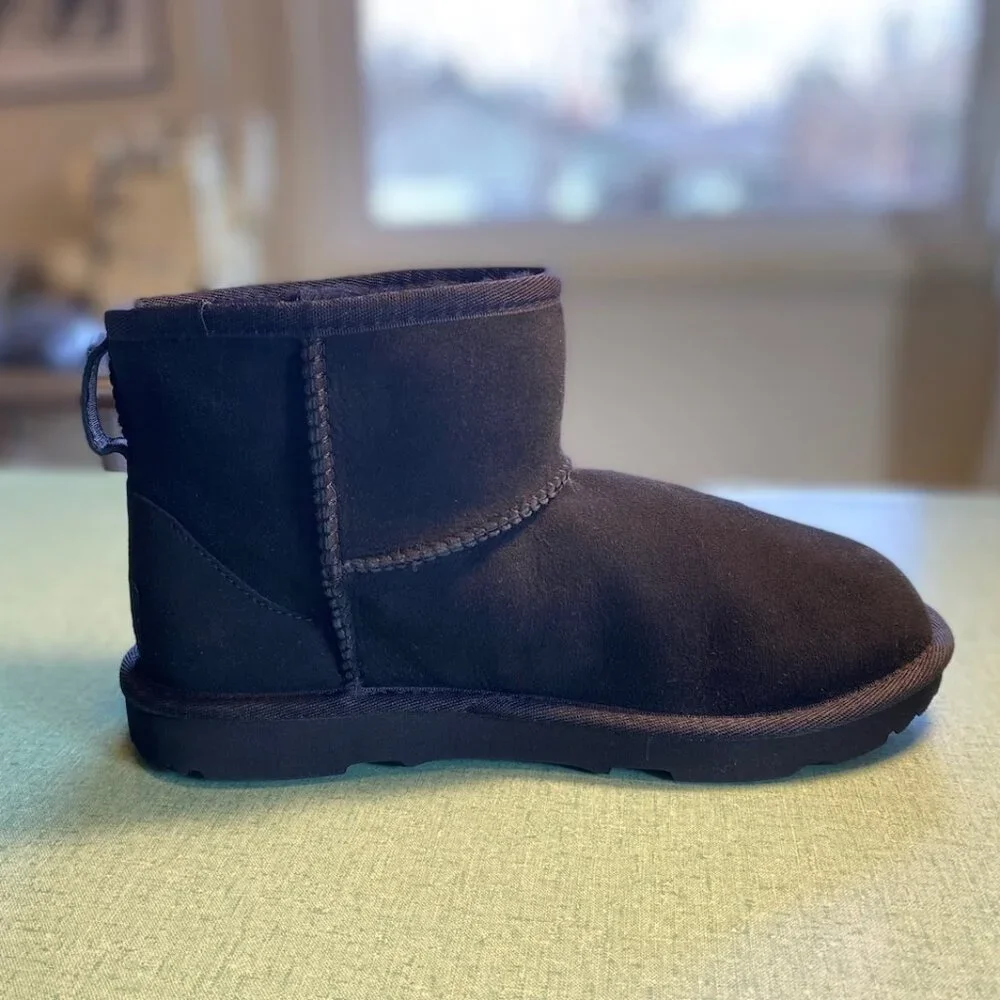 UGG Classic Mini II Genuine Shearling Lined Boot, Women's Size 5, New W/O Box